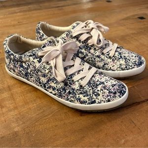 TAOS Star sneakers women’s size 8.5